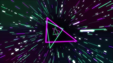 animación de triángulos de neón verdes y rosados y rastros de luz sobre fondo negro