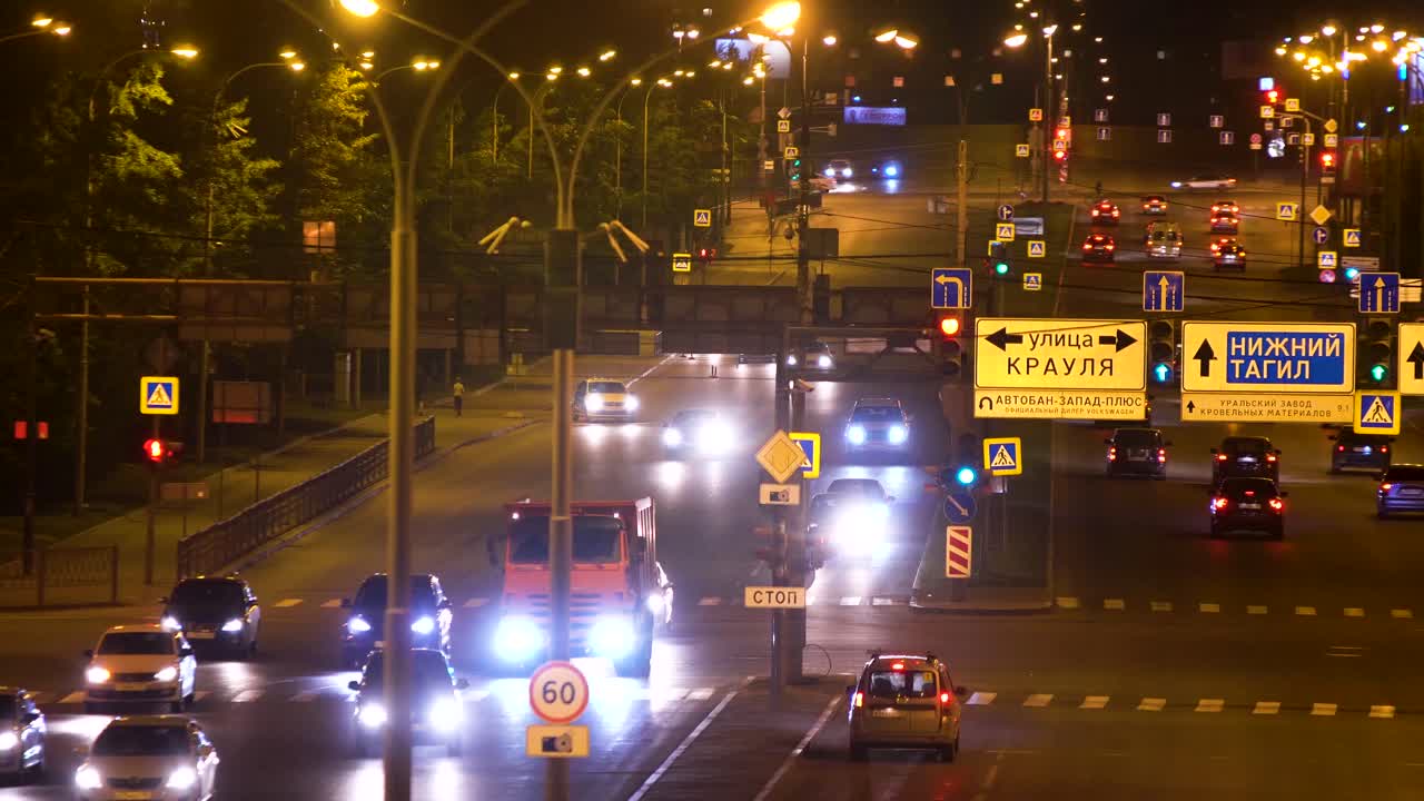 야간 도시 교차로