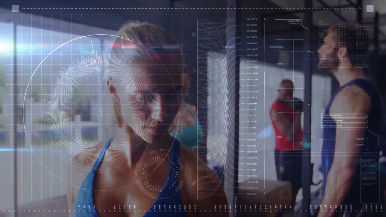 animación de escaneo de alcance y procesamiento de datos sobre una mujer haciendo ejercicio en el gimnasio