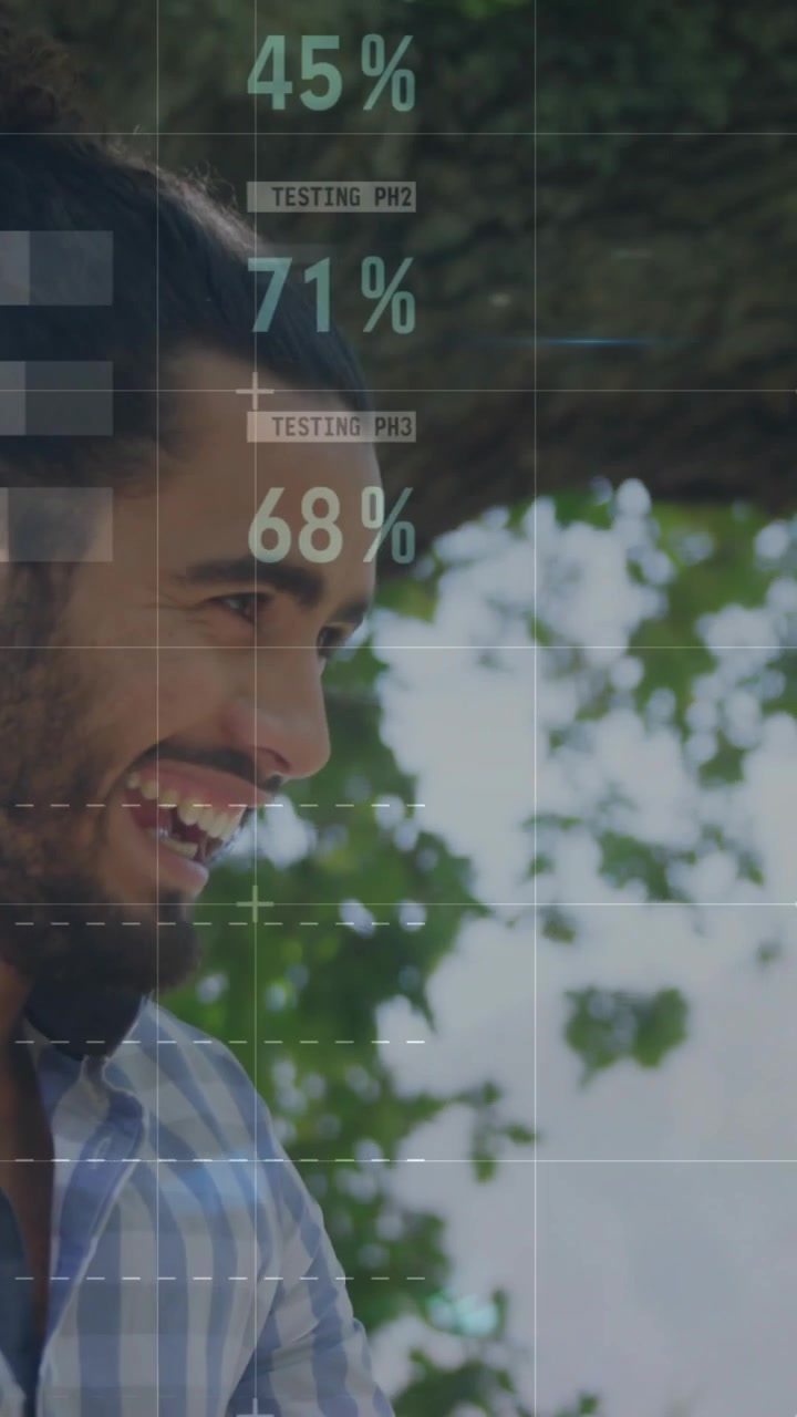 Video verticale: Appaiono sovrapposizioni di dati, un uomo sorride, un uomo in gilet presenta un menu, esaminando le opzioni.