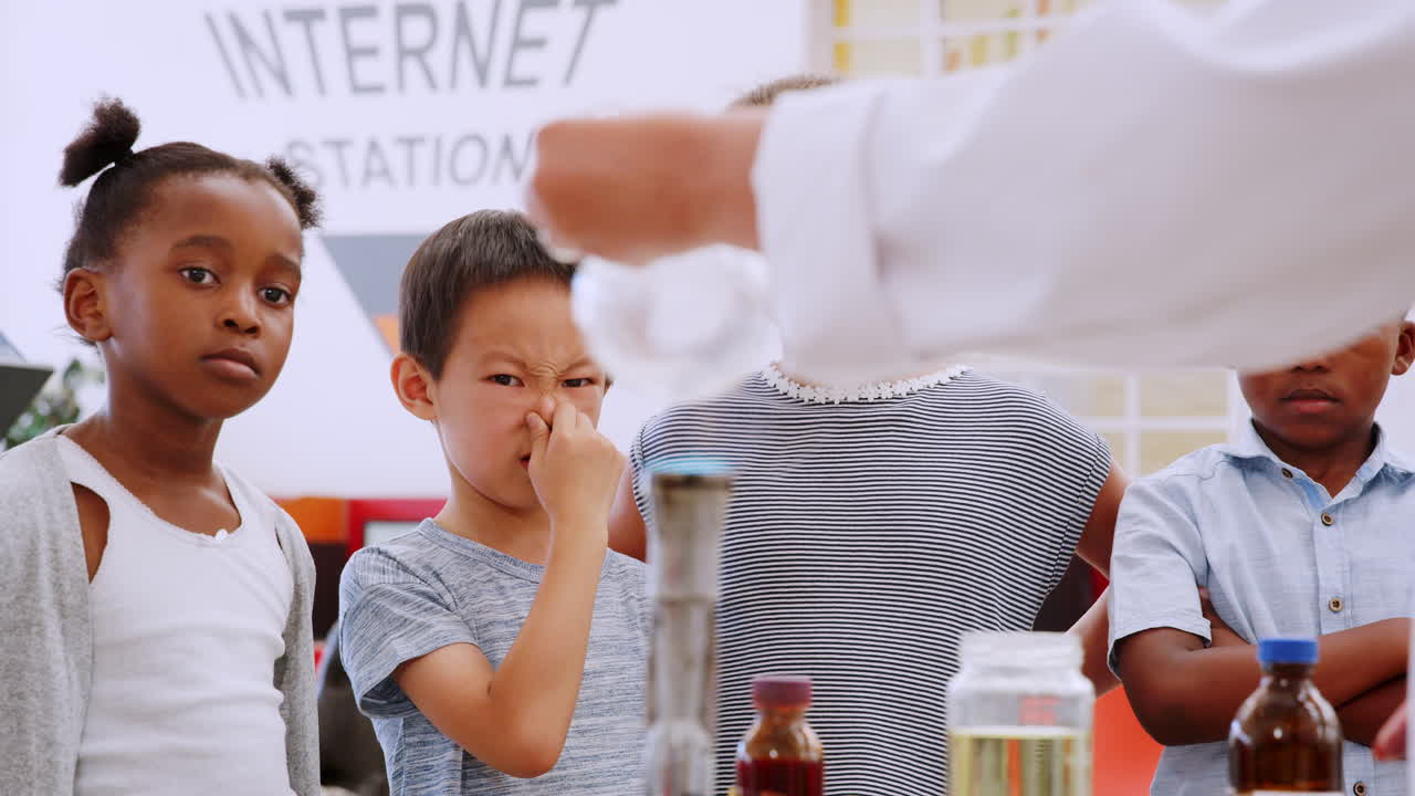 Kids watch experiment with Bunsen burner at science centre