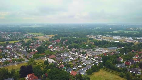 Vista-Panorámica-De-Delmenhorst,-Alemania,-Paisaje-De-Pueblo-Rural-Desde-Arriba