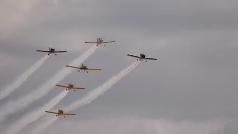 formation flight of propellor driven aircraft