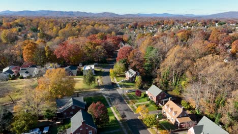 Aerial-establishing-shot-of-homes-in-residential-neighborhood-in-Virginia-USA