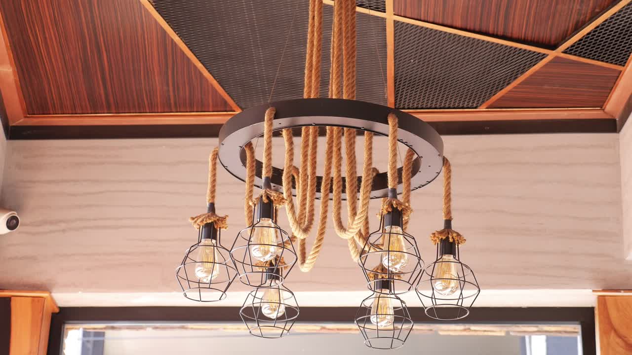 에디슨 전구와 함께 농촌 로프 들리어