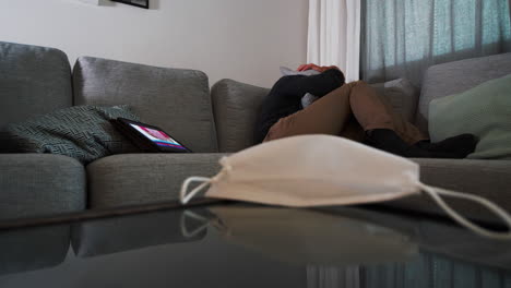 Depressed male in home quarantine, media reporting on Covid-19 news