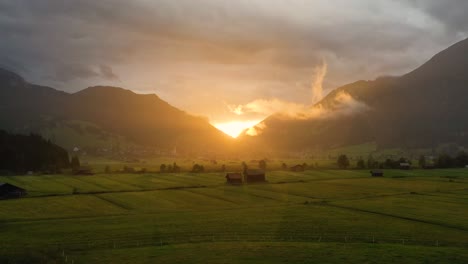 Atardecer-Lluvioso-De-Los-Alpes-Austríacos