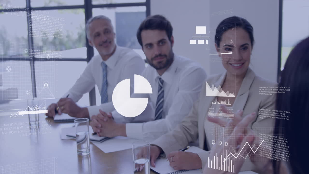 animación del procesamiento de datos sobre diversas personas de negocios en la oficina