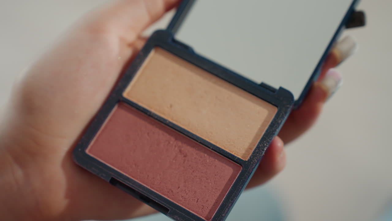 Soft Color Blending, Blending Warm Hues With Light Circular Motions For Natural Appearance, Gently Mixing Colors By Applying Soft Peach Tones With Smooth Brush Strokes For Natural Finish