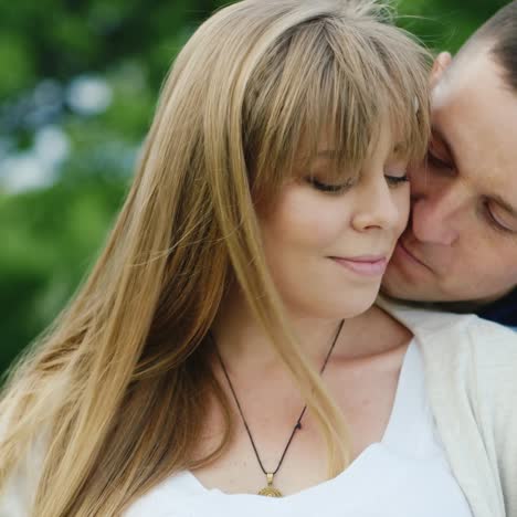man and pregnant woman in a park