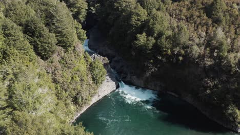 Waikato-Falls-flowing-into-cascade-pool-in-New-Zealand-Park,-aerial