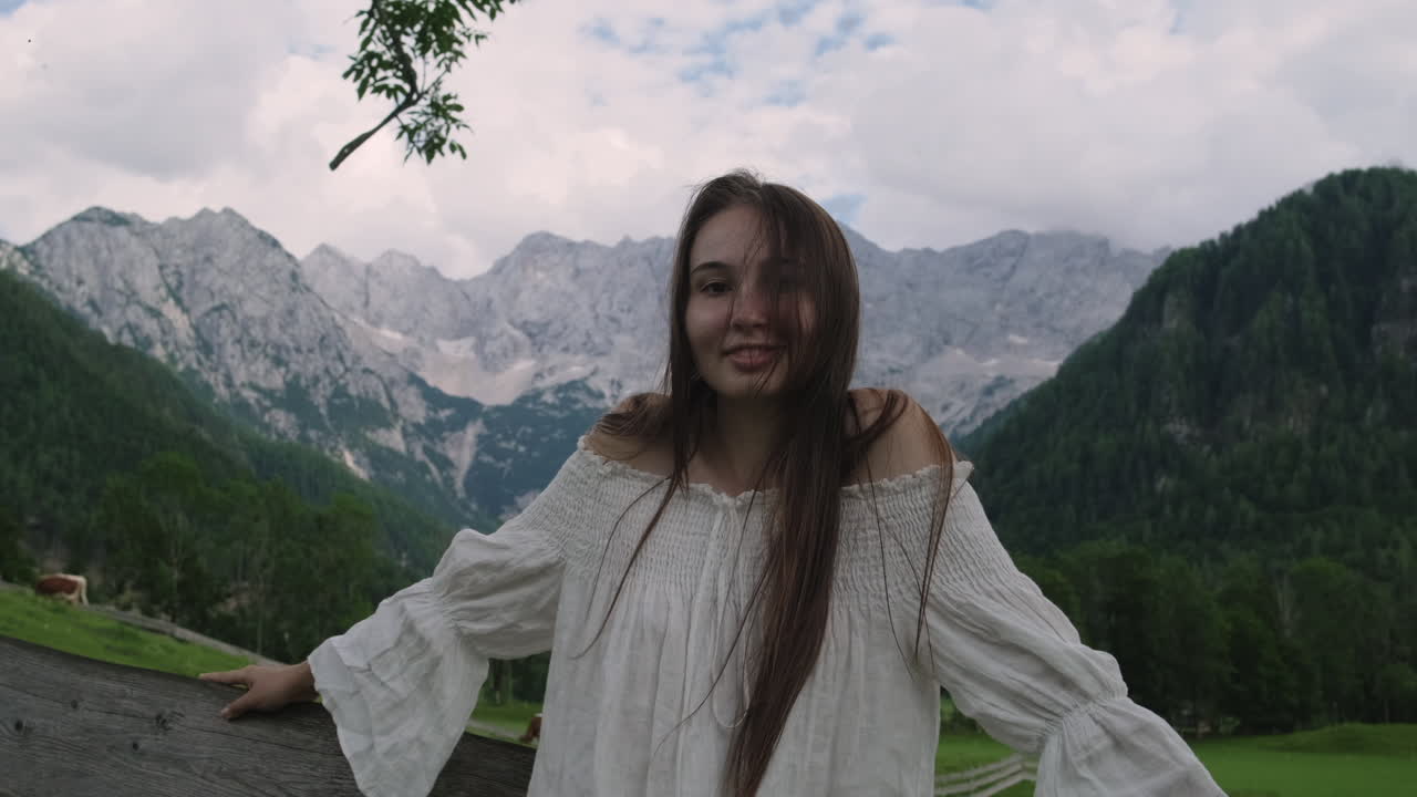 mujer en las montañas