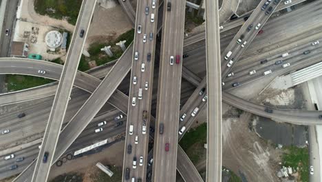 Dieses-Video-Handelt-Von-Einem-Zeitraffer-Des-Verkehrs-In-Der-Verkehrszeit-Auf-Der-Autobahn-In-Houston,-Texas