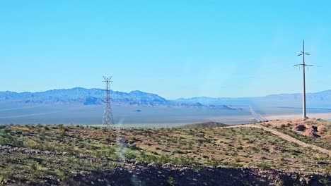 Conduzca-Por-La-Ventana-Y-Vea-El-Paisaje-Escénico-En-El-Desierto-De-Nevada-A-Lo-Largo-De-La-Ruta-167-Northshore-Road,-EE.UU.