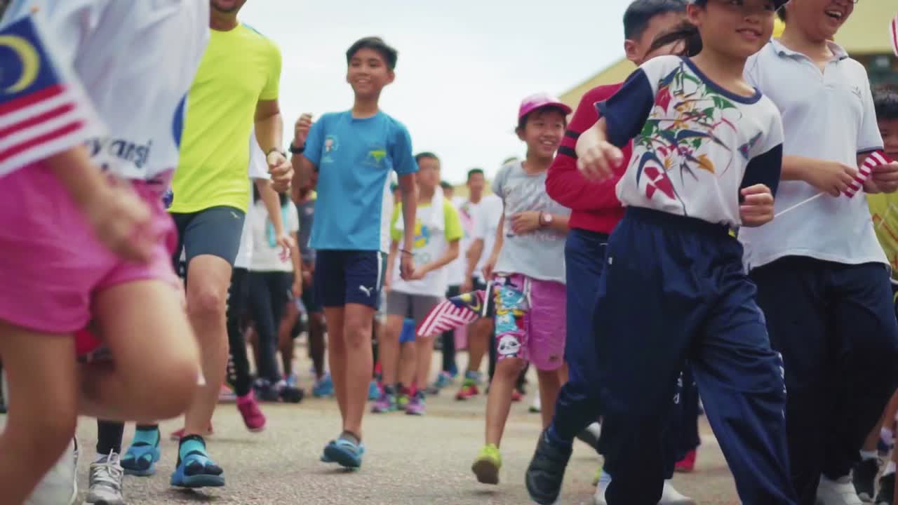 A Group Of Joyful Chinese Children Start Running (Slow Motion)