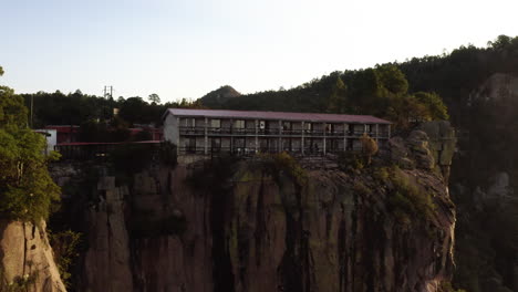 Drone-of-a-hotel-on-the-edge-of-the-mountains-in-the-Copper-Canyon-in-Chihuahua,-Mexico