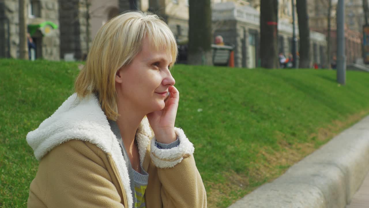 Woman Resting In The Spring Park Talking On The Phone 4k Video