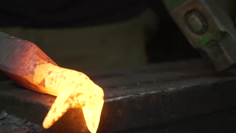 Blacksmith-Metal-Forging-In-120fps-Slow-Motion