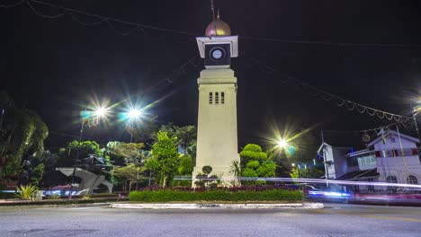 la rotonda de la torre del reloj en el kuala kangsar, malasia