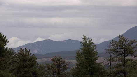 Cloudy-weather-time-lapse-of-clouds-building-over-the-mountains-of-the-Pike-National-Forest,-Rocky-Mountains,-Colorado