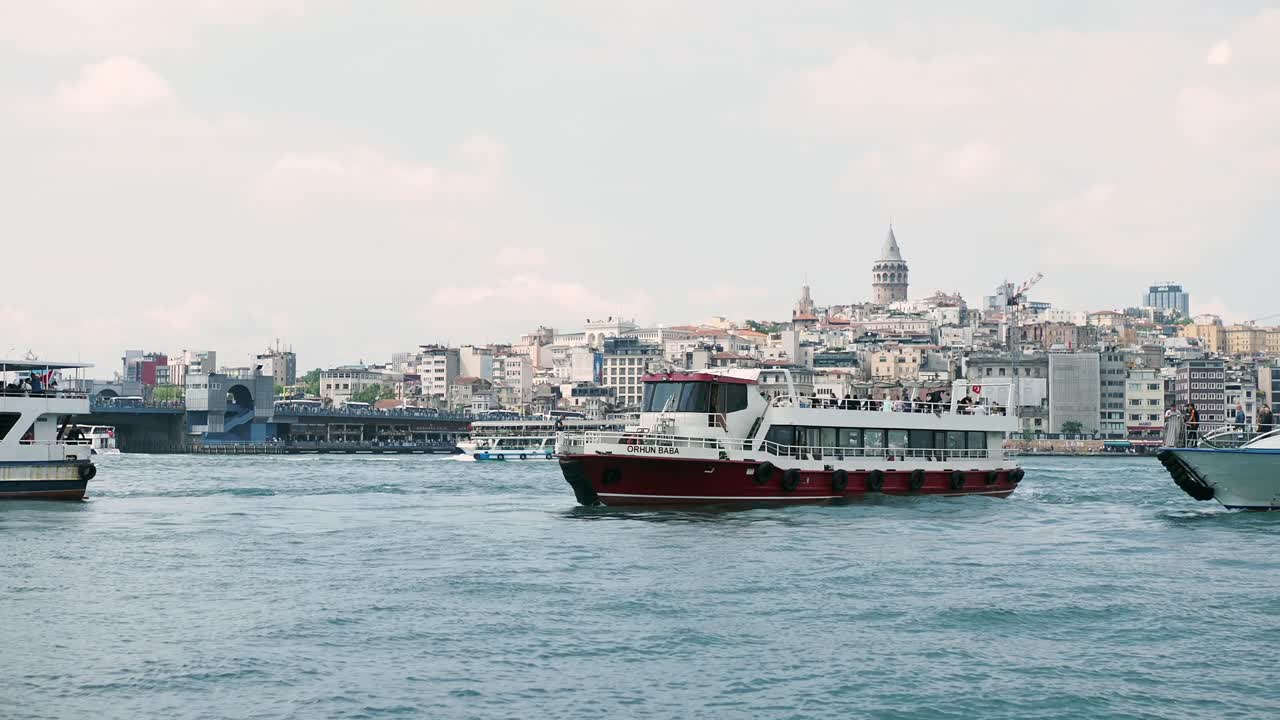 이스탄불 페리 및 갈라타 타워 뷰