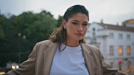 portrait attractive lady standing twilight street closeup. relaxed businesswoman