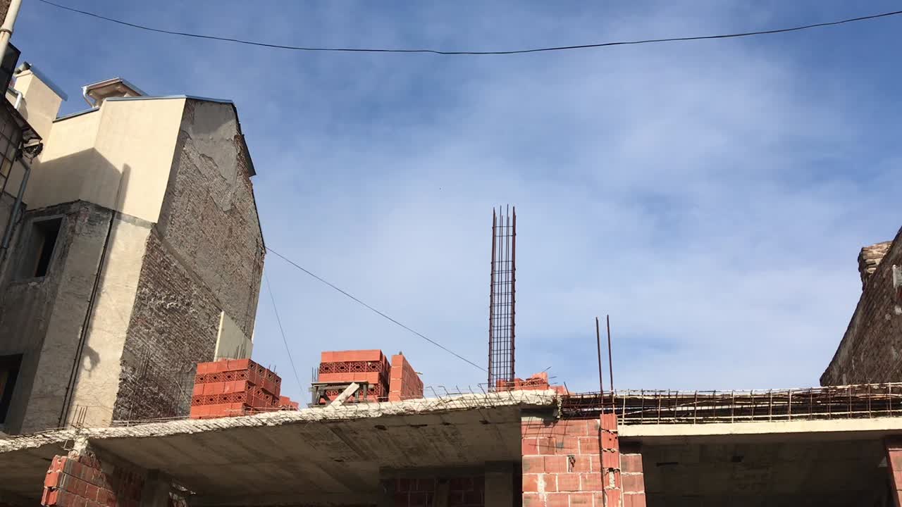 imágenes en bruto del sitio de construcción de un edificio antiguo