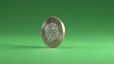 Mexikanische-Münze,-Die-Sich-In-Einem-Chroma-Hintergrund-Dreht