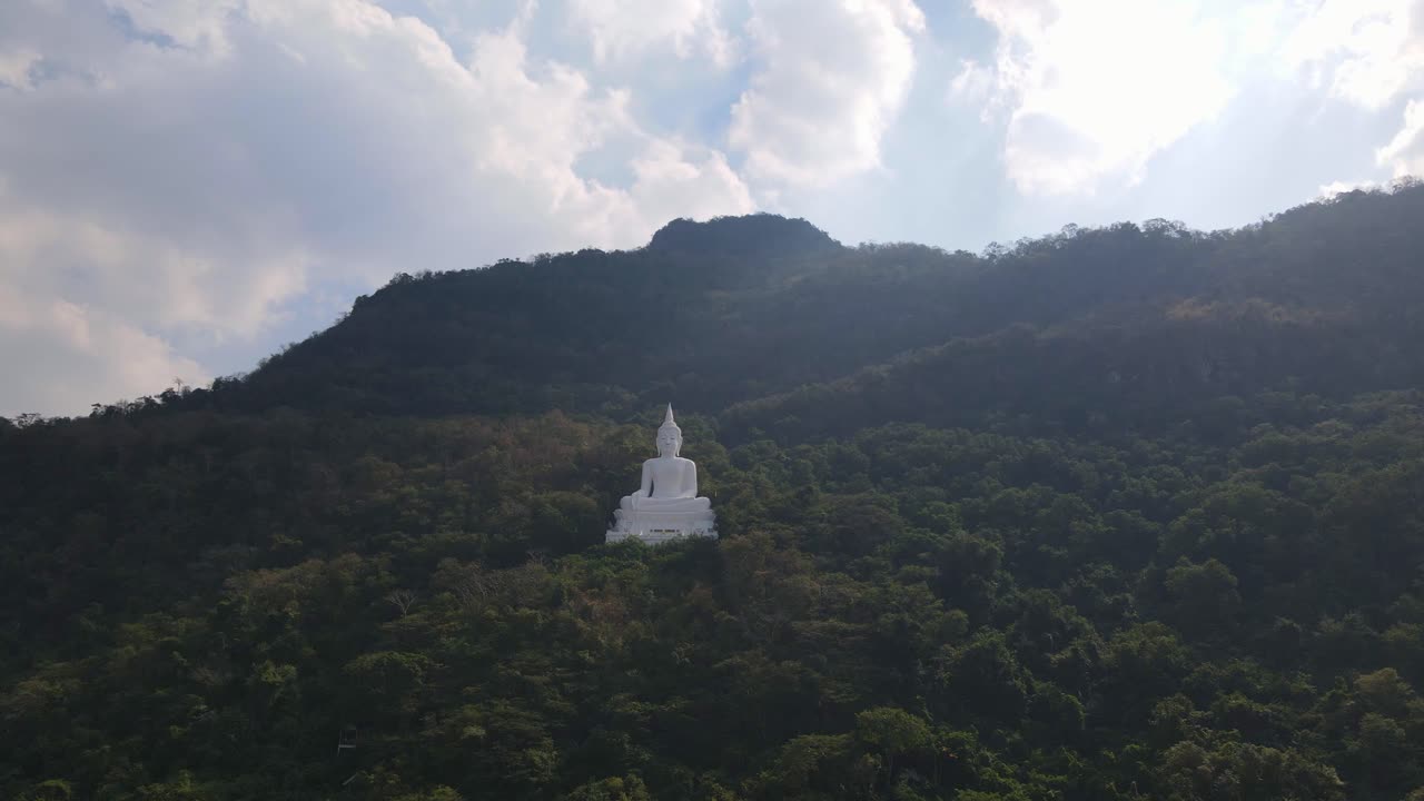 luang por khao, wat theppitak punnaram, imágenes aéreas de 4k