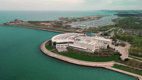 Aerial-view-of-Shedd-Aquarium-and-Adler-Planetarium,-Chicago,-Illinois