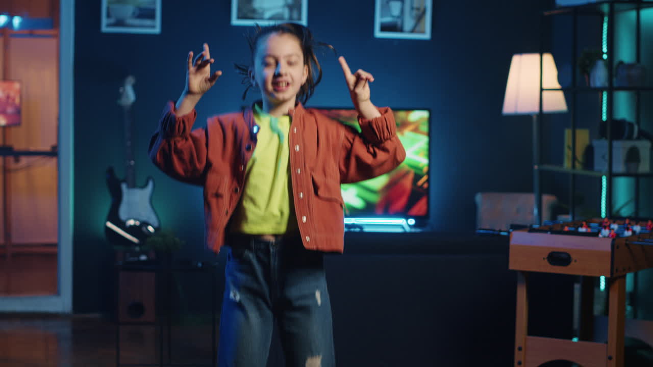 creador de contenido infantil filmando videos de baile para plataformas de transmisión en línea