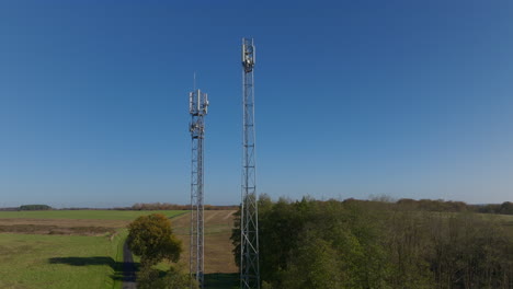 Infraestructura-Celular-5g-En-Francia,-Movimiento-Circular-Aéreo-Rápido