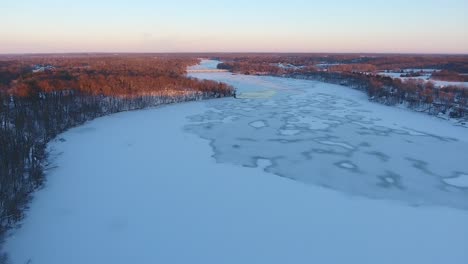 Paso-Elevado-De-Hielo-Aéreo-Del-Río-De-Invierno