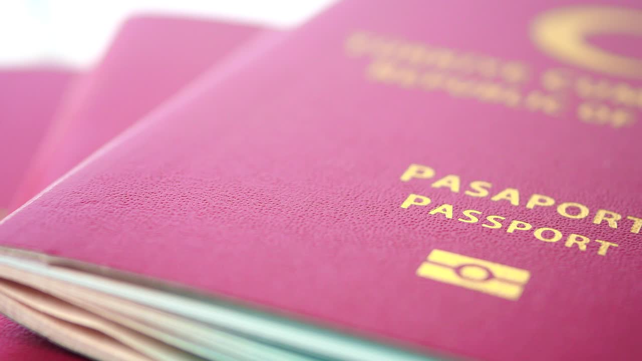 primer plano de los pasaportes