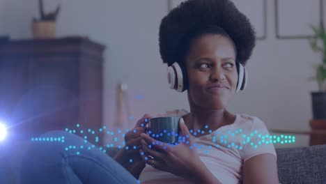 animación del procesamiento de datos sobre una mujer afroamericana usando auriculares.