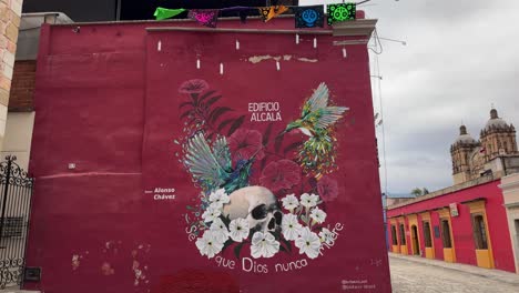 Se-Desarrolla-Una-Cautivadora-Obra-De-Arte-De-Graffiti,-Donde-Una-Calavera-Bellamente-Detallada-Ocupa-Un-Lugar-Central.