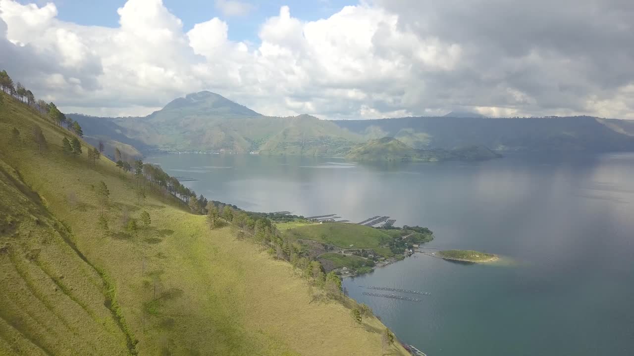 Lago Toba Sumatra Settentrionale Medan Drone Aereo 4K.