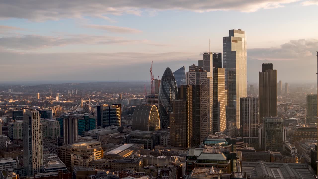 런던 시의 낮과 밤의 타임 스 뷰