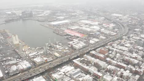 Brooklyn-Queens-Expressway-Pan-Up-En-La-Antena-De-Tormenta-De-Invierno-4k