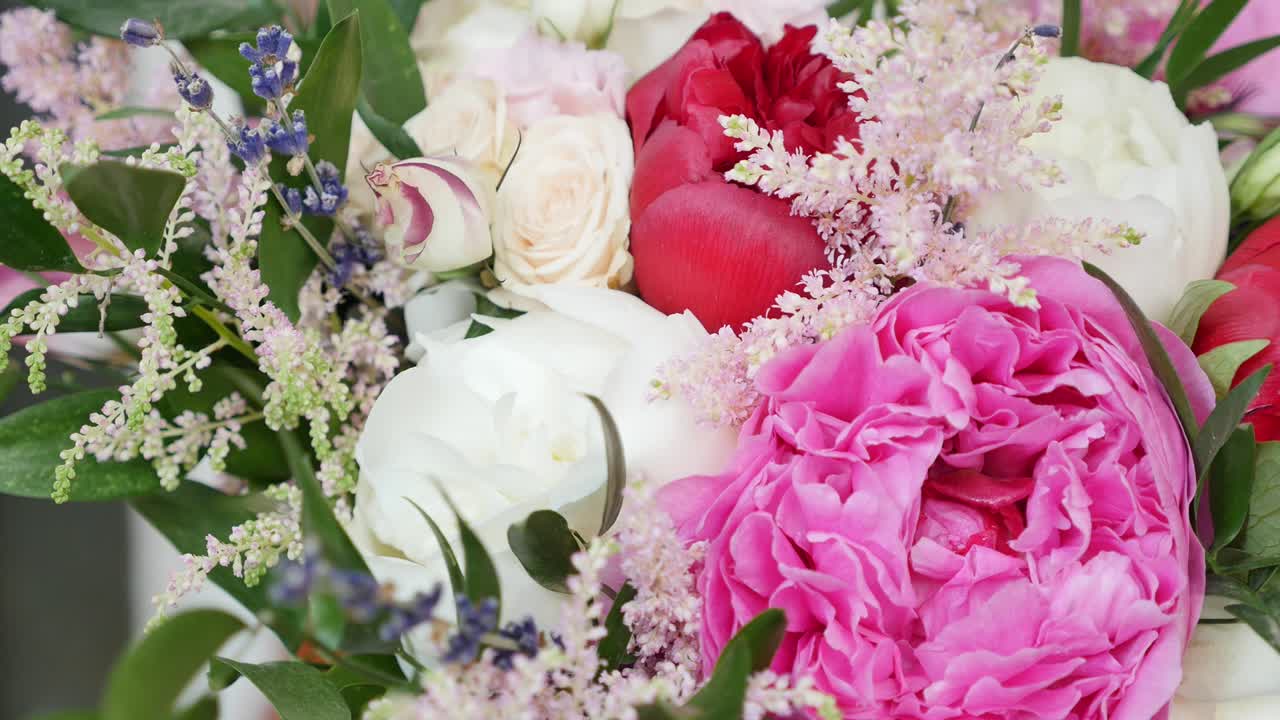 나무 배경 에 있는 꽃 프레임