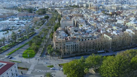 Mit-Drohnen-Gefilmte-Nebenstraßen-Des-Hafens-Von-Palma