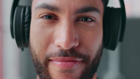 Face,-fitness-and-man-with-music-headphones-in-gym