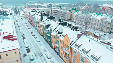 Calle-Huvilakatu-En-Helsinki,-Finlandia,-En-Un-Frío-Día-De-Invierno