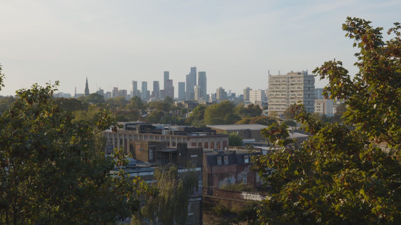 vista de bloques de apartamentos y edificios de oficinas en el horizonte de londres de la ciudad de de peckham en el sur de londres, reino unido