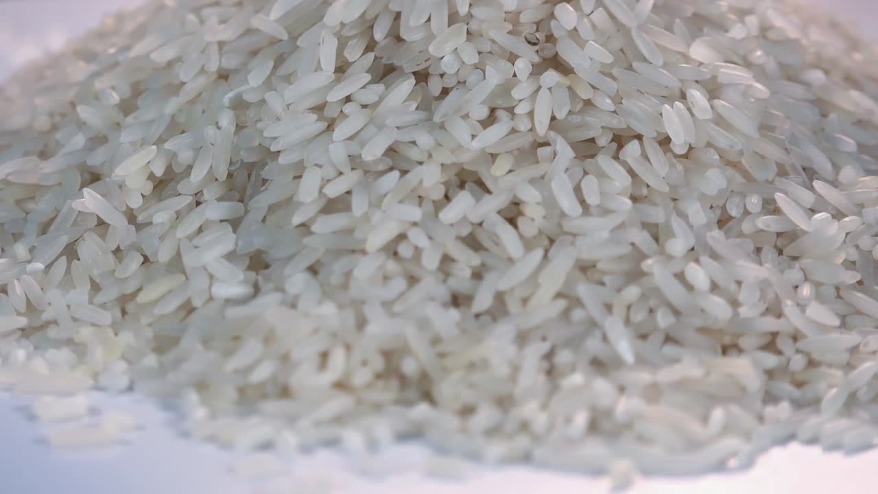 Primo piano di mucchio di chicchi di riso