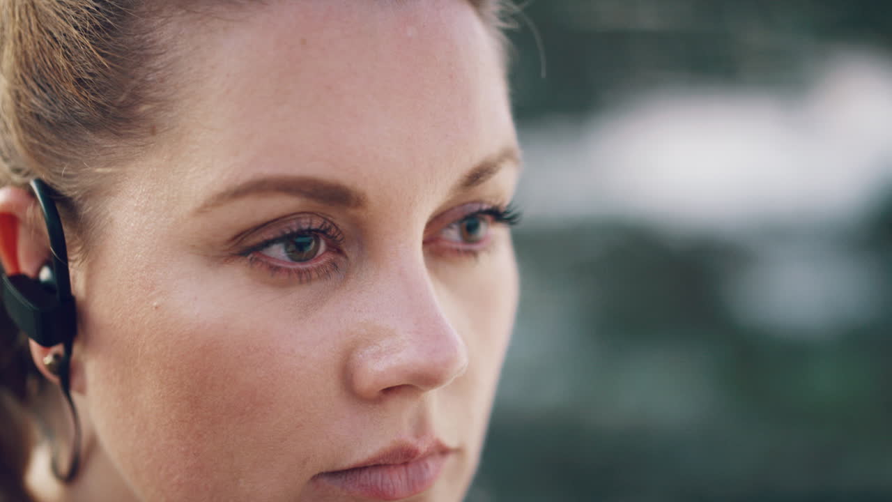 auriculares para la mujer, la cara o la música para el fitness