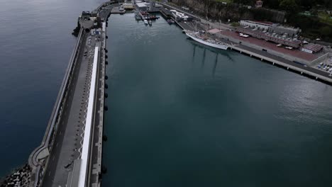 Flug-über-Kreuzfahrtterminal-Funchal-Seehafen-In-Der-Avenue-Sá-Carneiro,-Funchal,-Portugal