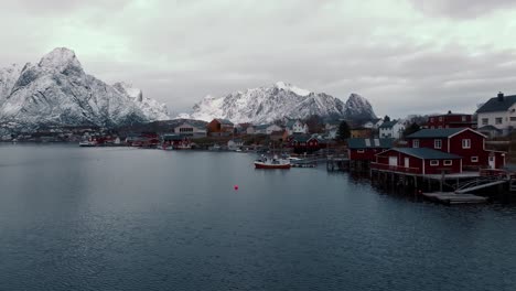 Vista-Aérea-Del-Hermoso-Paisaje-De-Las-Islas-Lofoten-Durante-El-Invierno