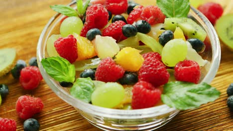 Fruit-salad-in-bowl-on-table