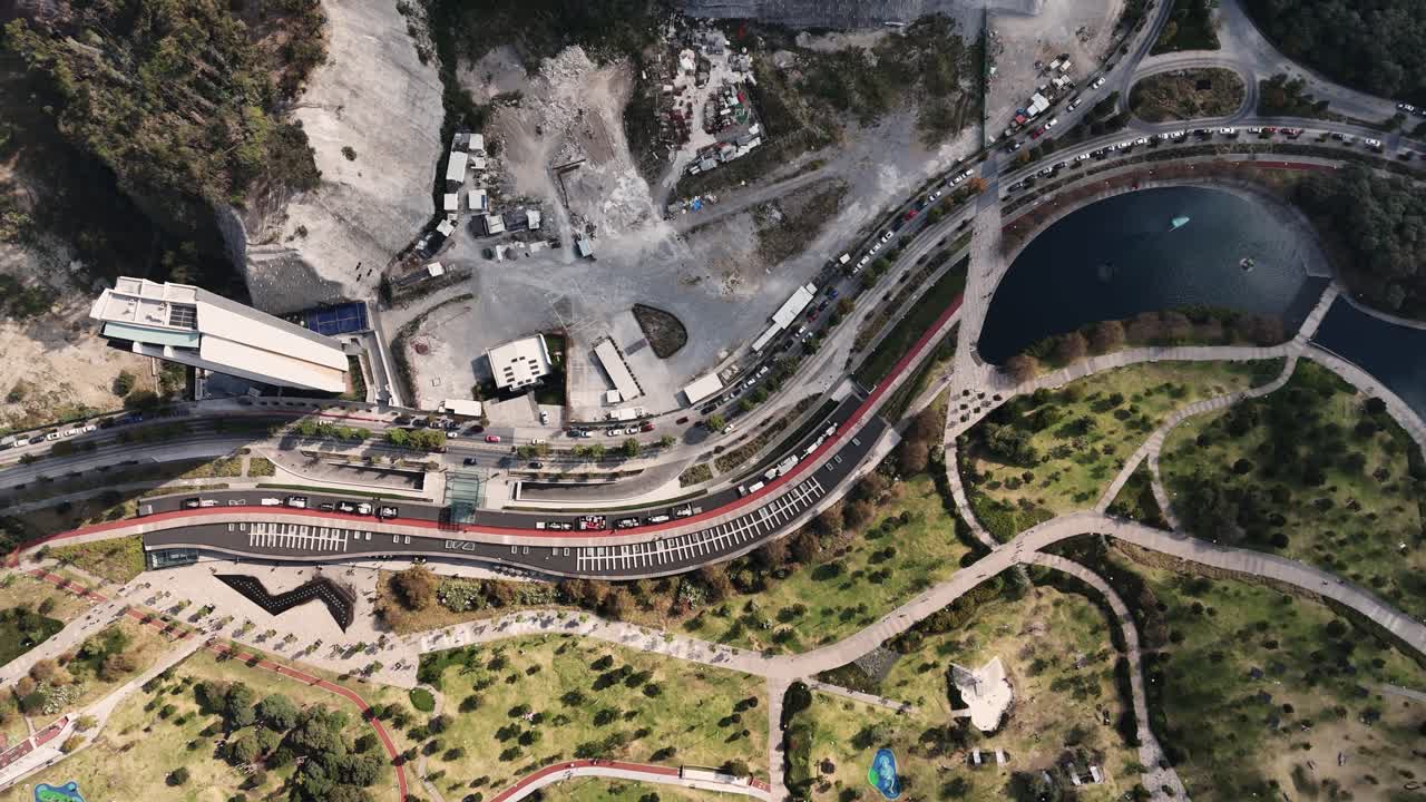 멕시코시티 산타페의 빛에 빛나는 파르코 라 멕시코나 (parco la mexicana)